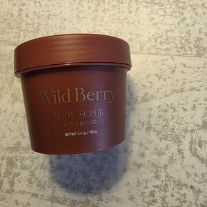 Livegreen NWT Wild Berry Exfoliating Body Scrub
